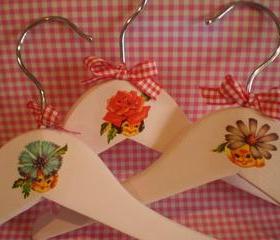 Vintage Style children's hangers set of 3. Sweet, retro, kitsch.